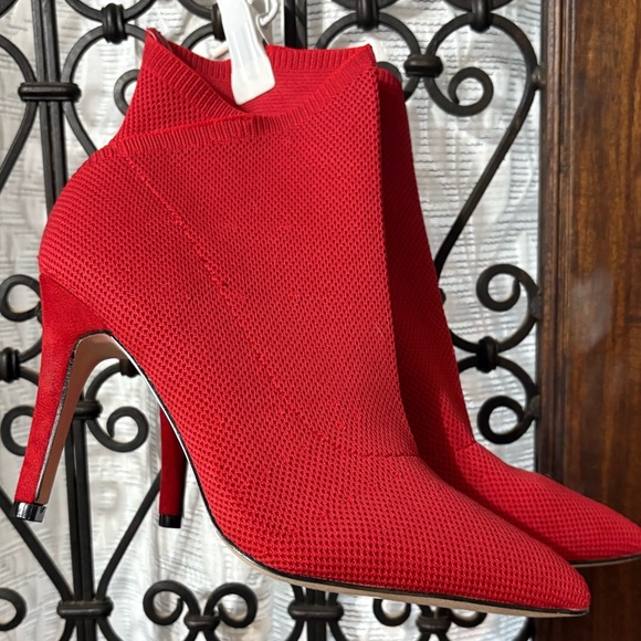MIA Vibrant Red Ankle Booties - Picture 1 of 5